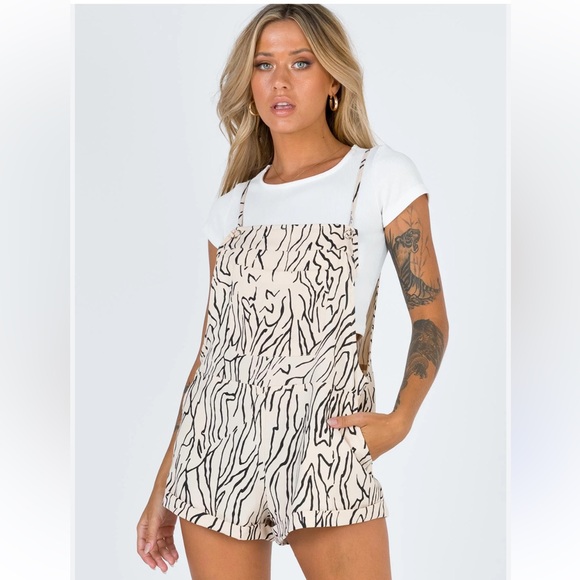 ❤️ Princess Polly Utopia jumper - Picture 2 of 7